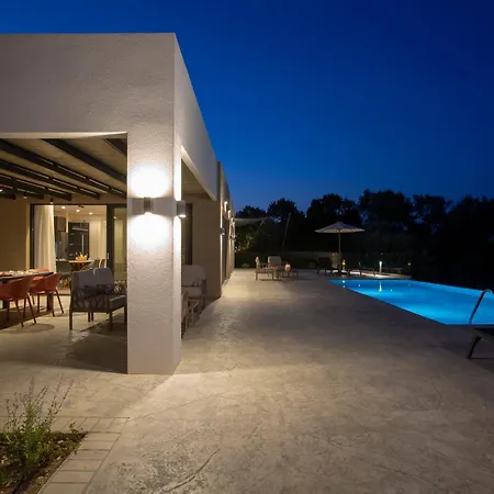 Bitter Almond Trees 尼基亚娜